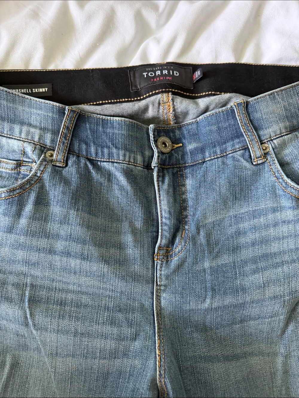 Torrid Light Blue Bombshell Skinny ripped Jeans 18 short